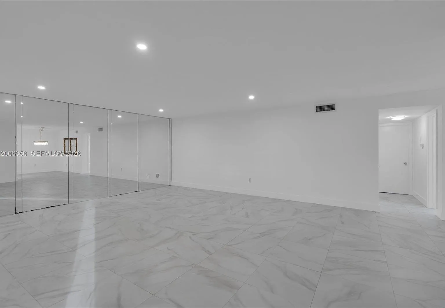 Sans Souci Condo — Photo 2