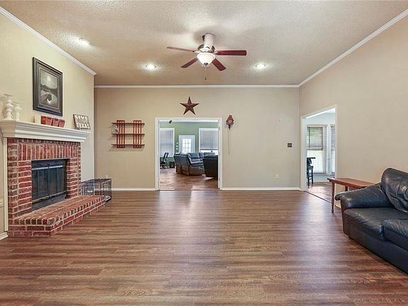 4th image of 2502 Fairmont Ct