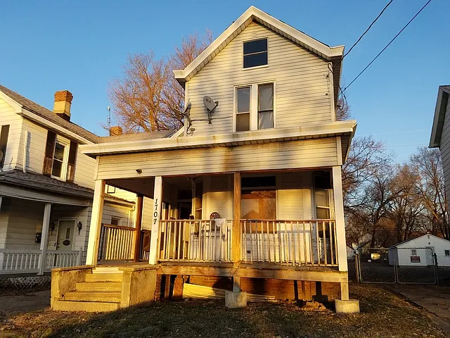 1707 NE Jefferson Ave photo 1