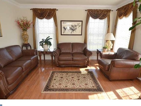 4th image of 3253 Logan Ln