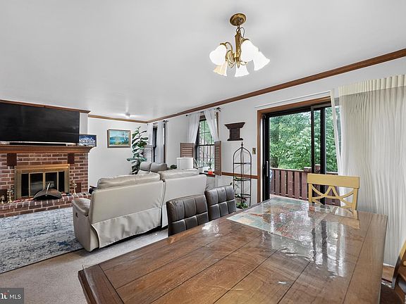 4th image of 105 Putney Ln #105
