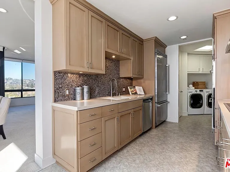 10350 Wilshire Blvd #1102 — Photo 20