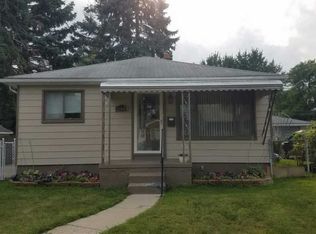 26045 Oakland St, Roseville, MI 48066