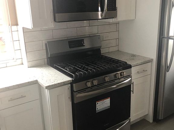 4th image of 628 N Albany Ave #2