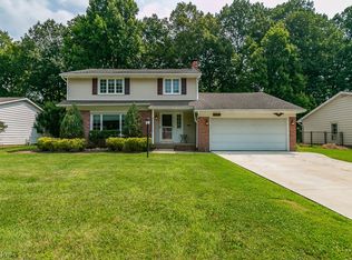 1055 Roland Rd, Lyndhurst, OH 44124