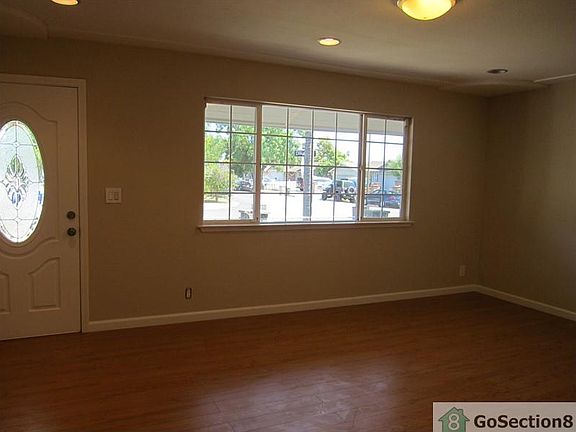 2nd image of 2551 Lilliput Ln