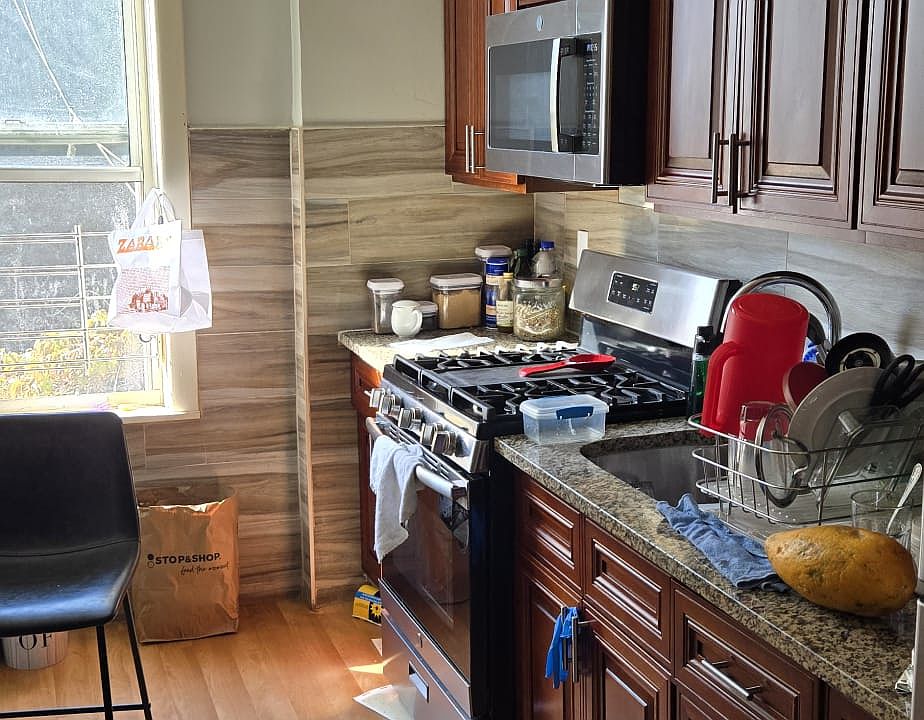 2nd image of 65-54 Myrtle Ave #6554