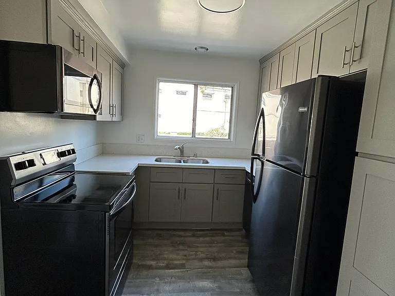 1901 6th St #201 — Photo 10