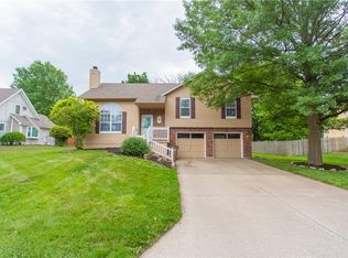 211 N Park Dr, Raymore, MO 64083