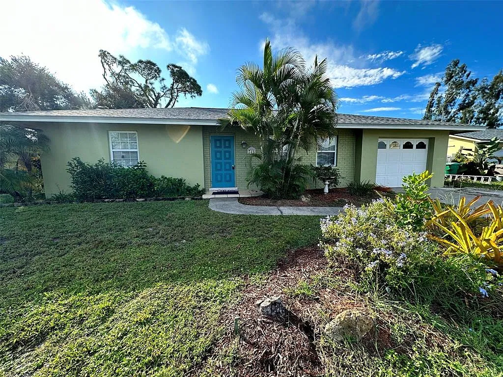 3 bed, 2.0 bath, 1203 sqft, $1,595 — Photo 2