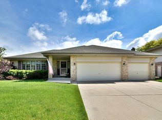 1263 Harleyford Rd, Woodridge, IL 60517