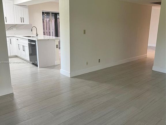 3rd image of 11116 N Harmony Lake Cir