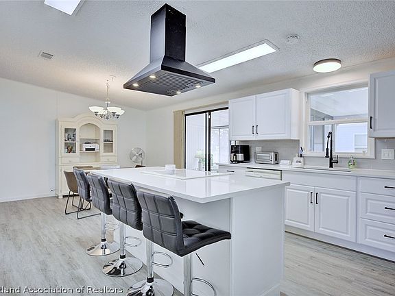 4th image of 1567 Caribbean Rd