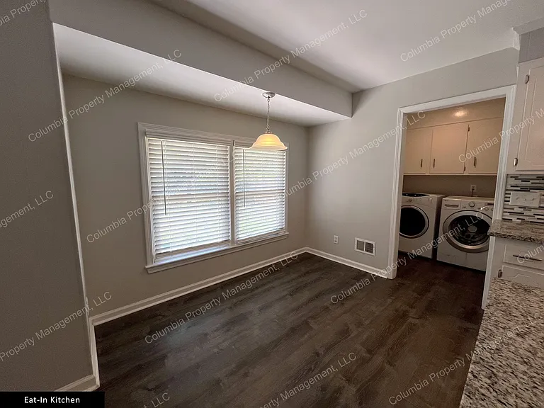 306 Lloydwood Dr — Photo 10