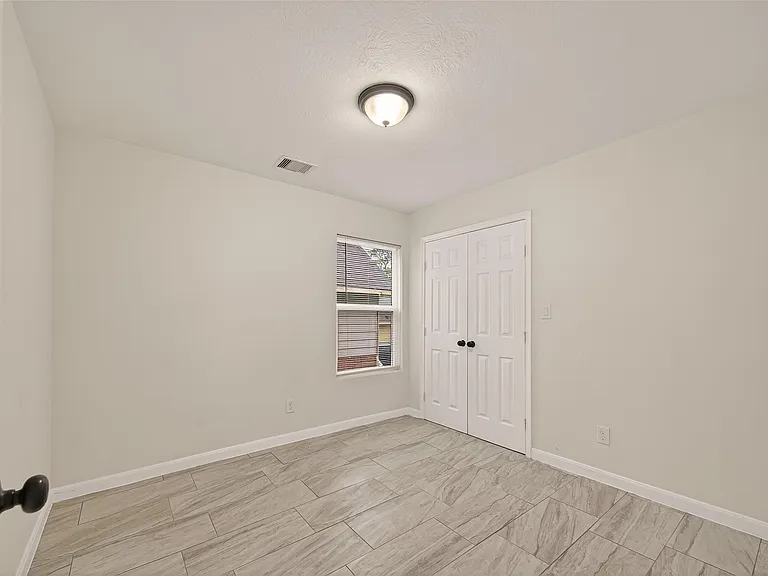 4302 Hirsch Rd #B — Photo 16