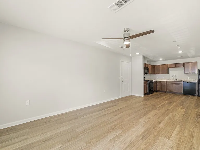 Agave East Apartments — Photo 7