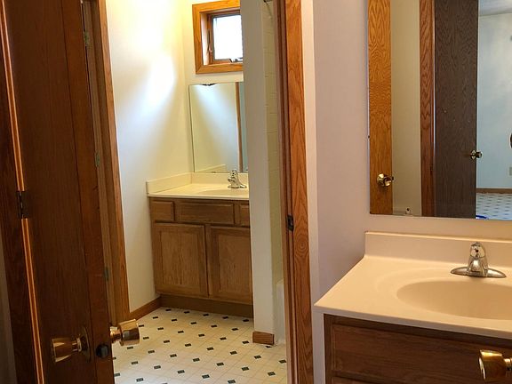 5th image of 1095 Ross Ave