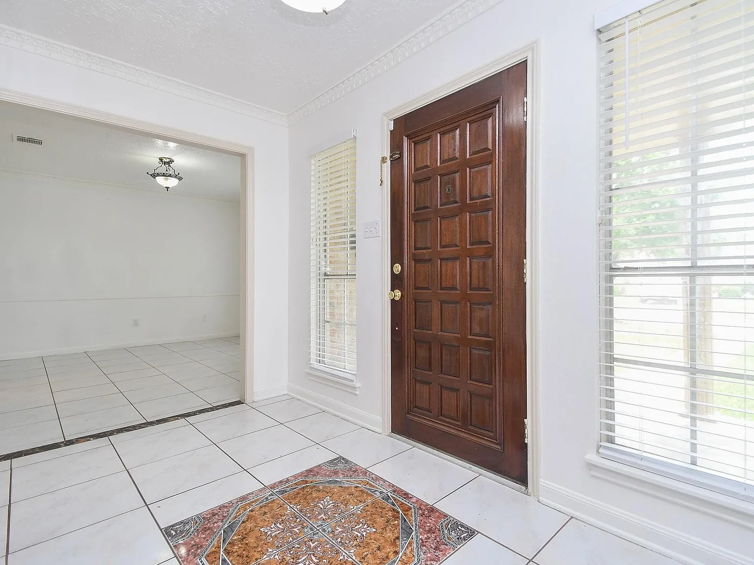 4 bed, 2.0 bath, 2122 sqft, $2,250 — Photo 4