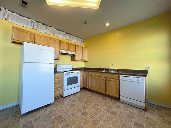 4th image of 126 E 2nd Ave #108