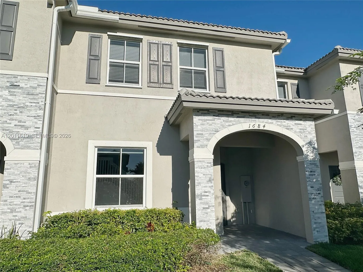 Keys Gate Residential — Photo 1