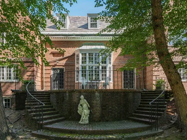 180 Ivy St, Brookline, MA 02446