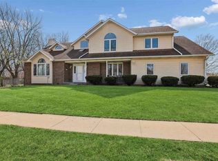 1404 Santa Fe Dr, Iowa City, IA 52246
