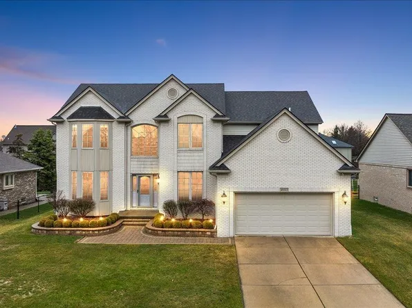 49312 Walnut Creek Dr, Macomb, MI 48044