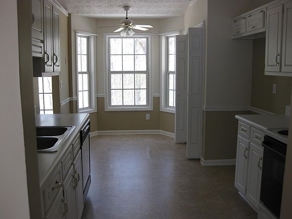 4th image of 3145 Autumn Woods Dr