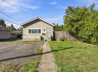 736 5th St, Springfield, OR 97477