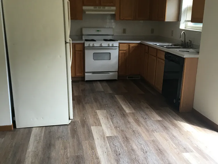 296 Magnolia Dr — Photo 3