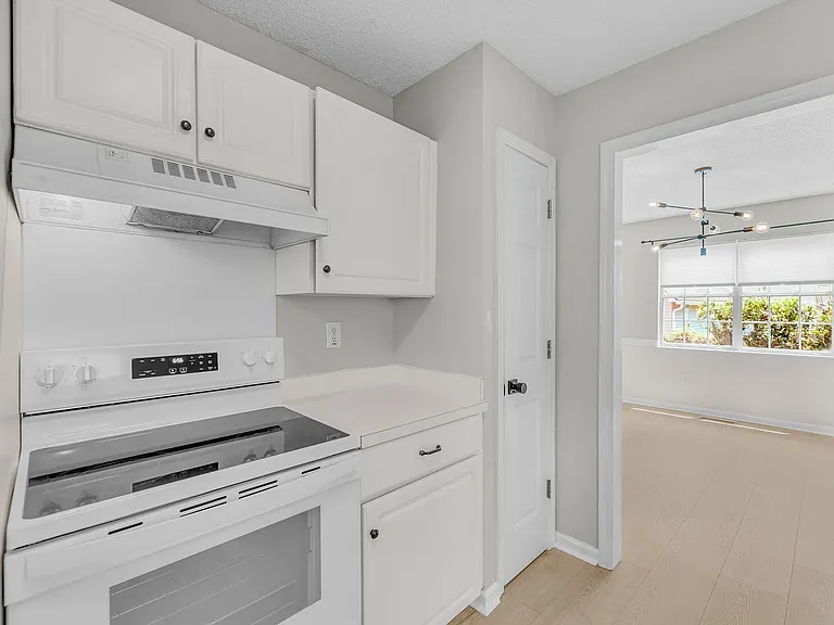 479 Cessna Ave — Photo 16