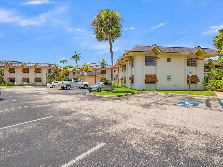9354 SW 77th Ave #I1 — Photo 20