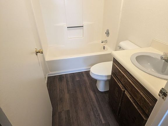 5th image of 2323 Chester Ln APT 2