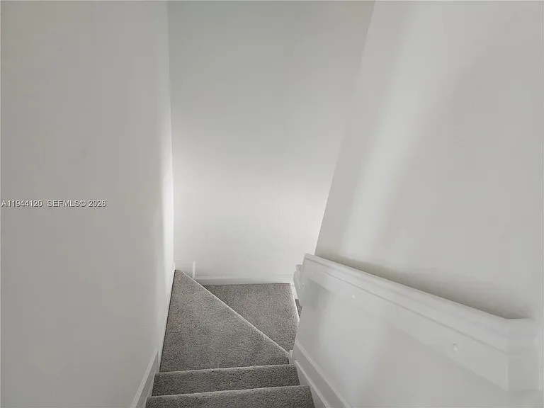 2750 SE 24th Ter #2750 — Photo 4