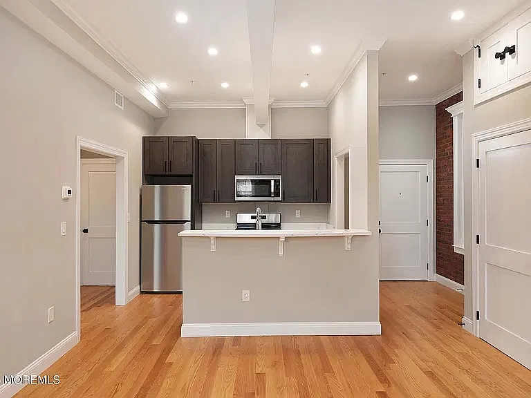 1 bed, 700 sqft, $3,150 — Photo 4