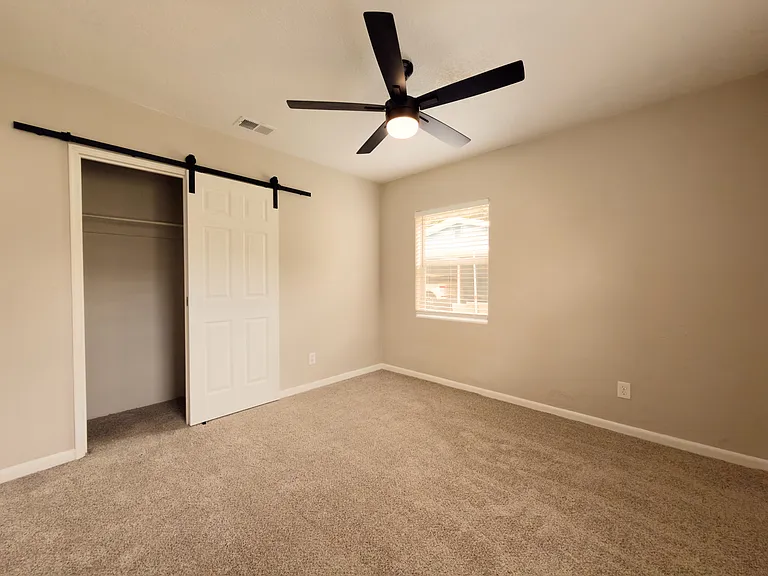 146 W Maple St — Photo 27