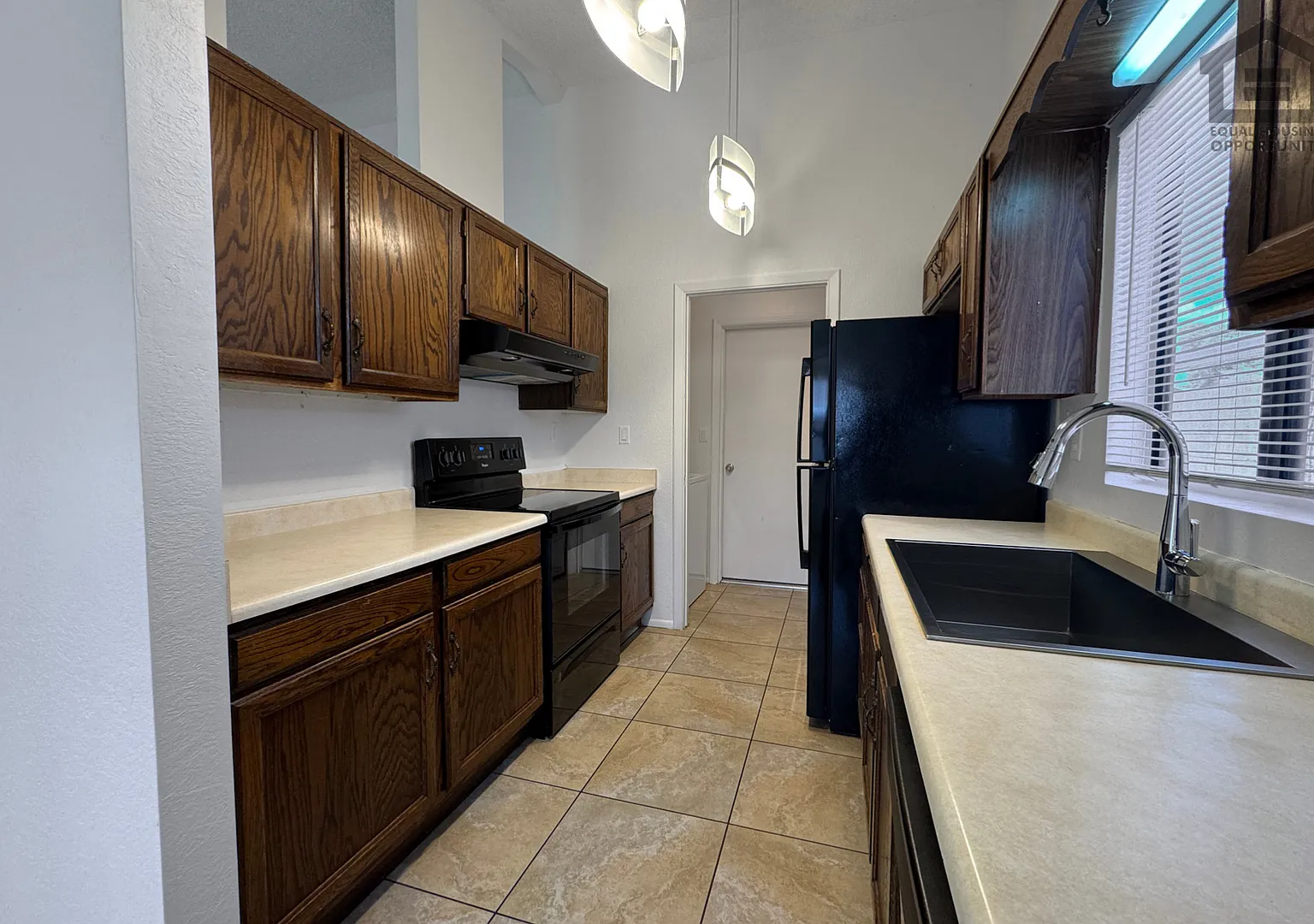 3Bed/2Bath Home at Union Hills/32nd St! Ready for Immediate Move-In! — Photo 1