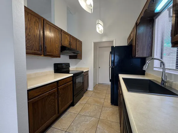 3111 E Charleston Ave, Phoenix, AZ 85032
