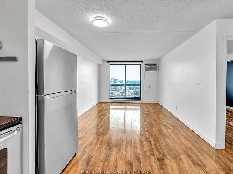 150 Park St W #1911 — Photo 3