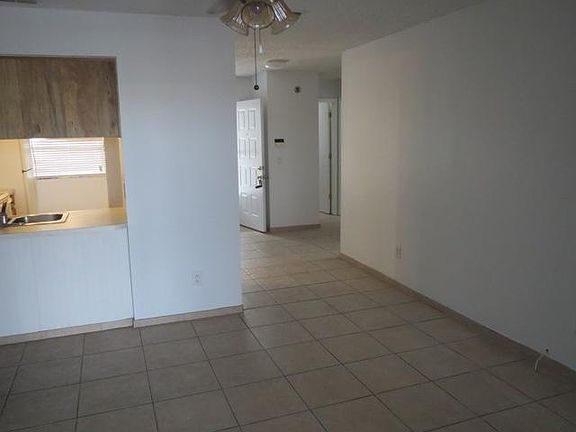 2nd image of 1201 Hendren Dr