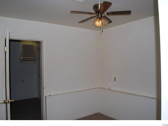 5th image of 555 E College St