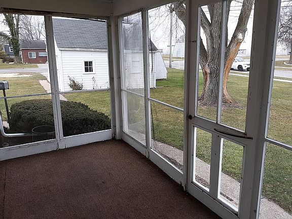 lower unit screened porch