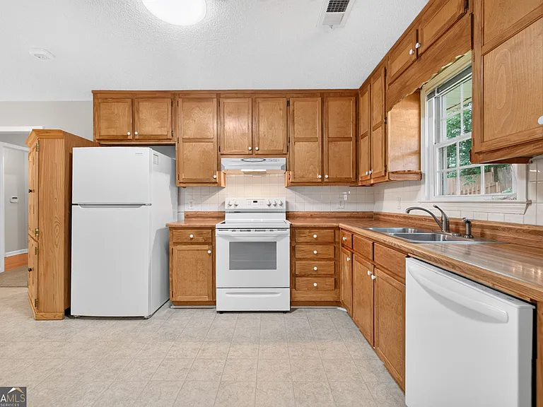 129 Springbrook Dr — Photo 14