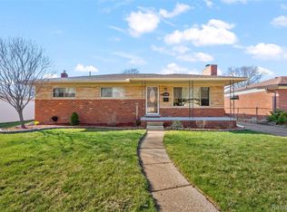 11368 Canterbury Dr, Warren, MI 48093
