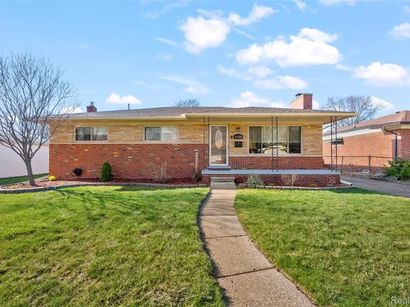 11368 Canterbury Dr, Warren, MI 48093