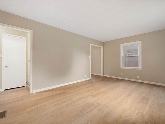 5th image of 4542 Wentworth Blvd
