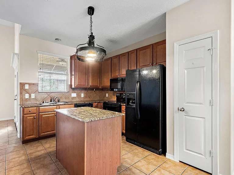 816 Sterling Creek Cir — Photo 5
