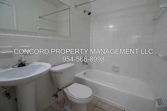 835 SW 4th St #1 — Photo 9
