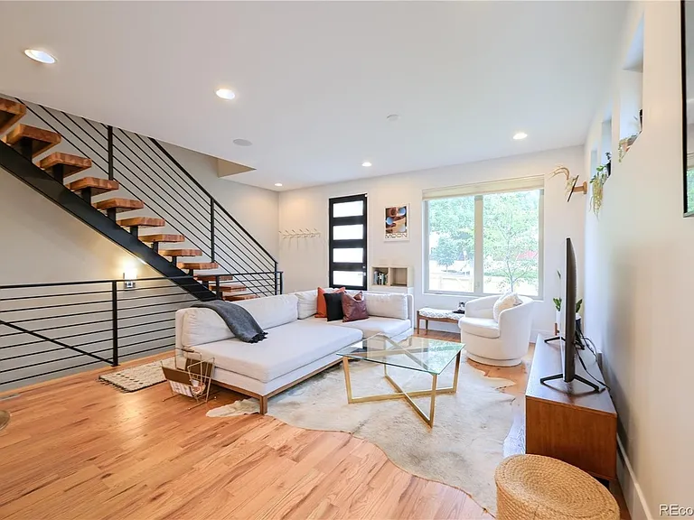 2070 N High St — Photo 3