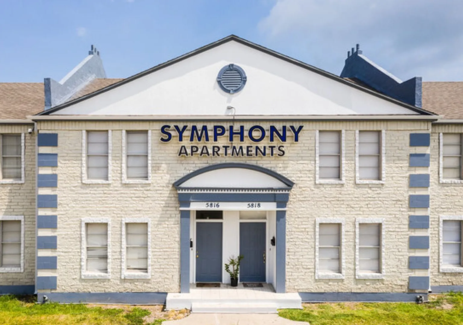 Symphony Apartments — Photo 1